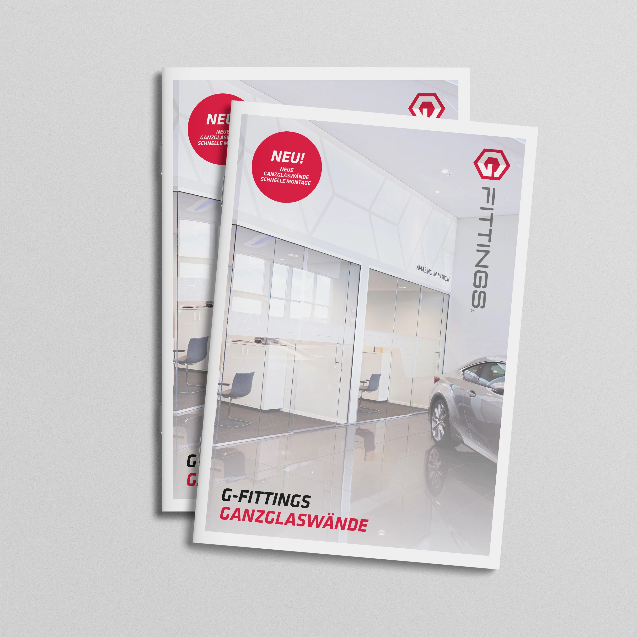2 Broschüren der G-Fittings Ganzglaswände liegen leicht versetzt übereinander 2 Broschüren der G-Fittings Ganzglaswände liegen leicht versetzt übereinander