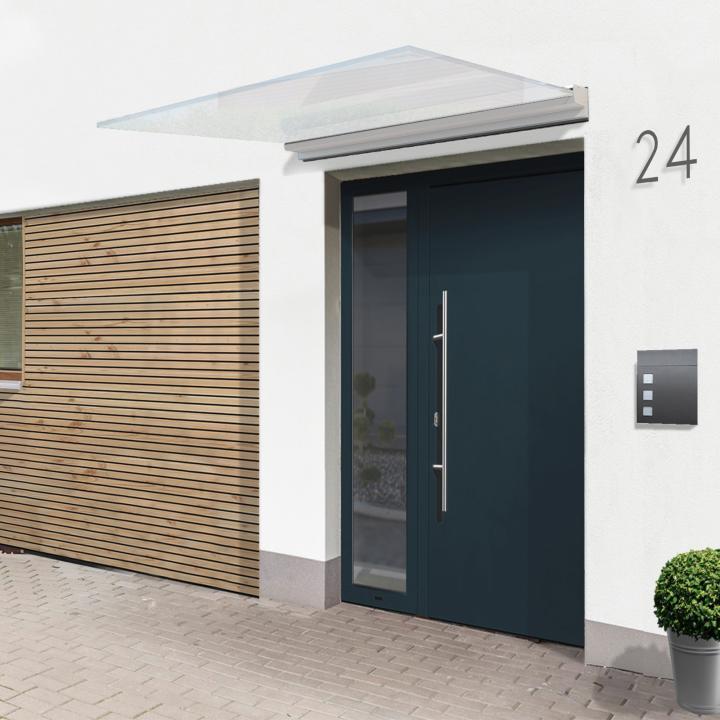 Glasvordach Fara Vordach aus Glas über einem Hauseingang