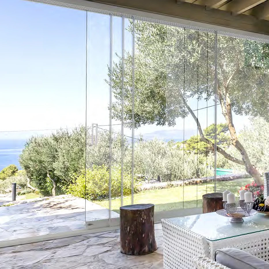 SLIDING GLASS WALL FOR OUTDOOR USE